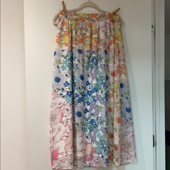 Dresses & Skirts - Floral midi skirt